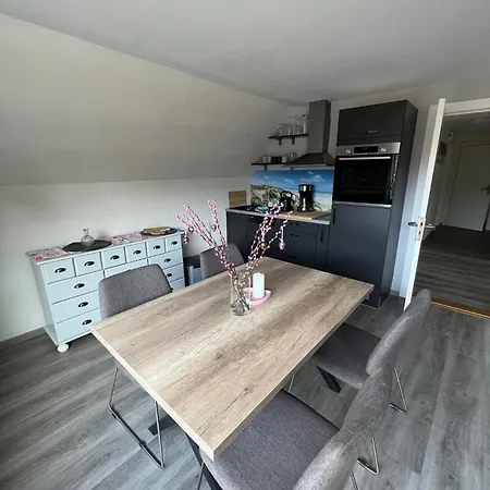 Glueck Apartment *